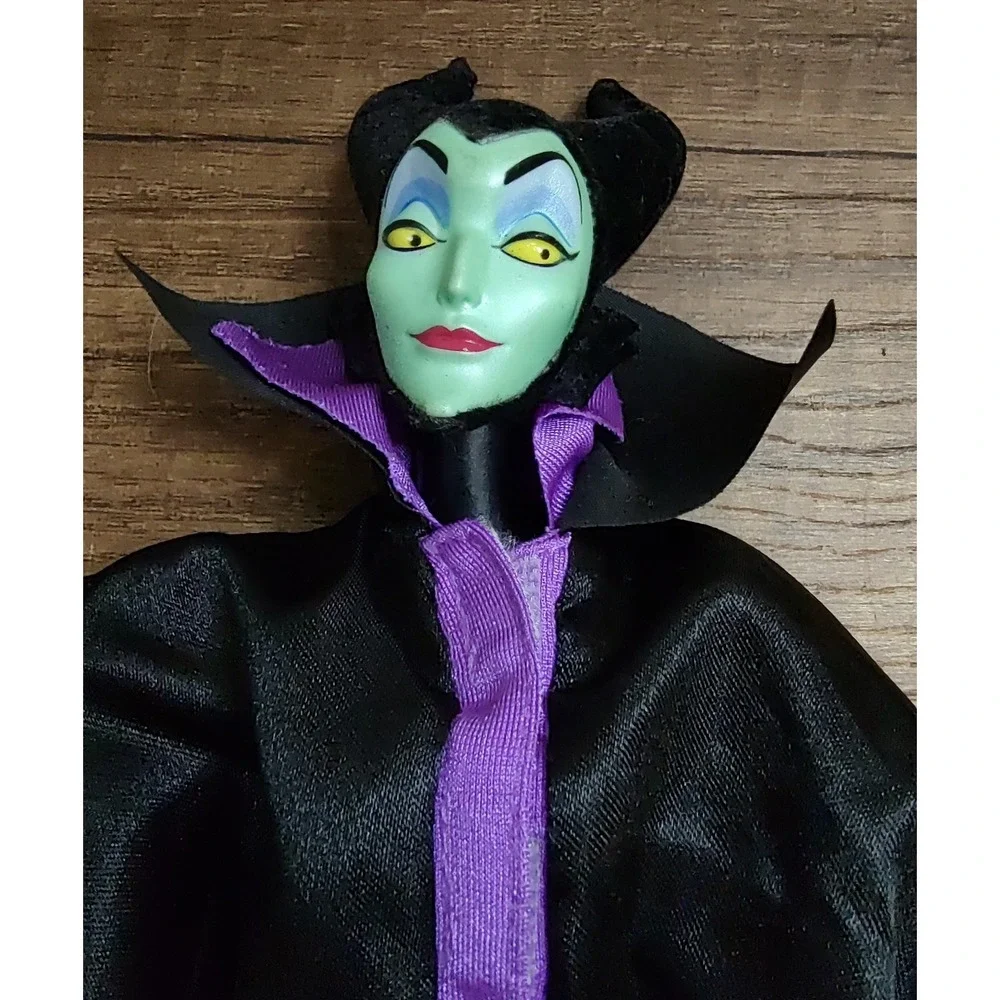 1999 Mattel MALEFICENT Disney Sleeping Beauty 12